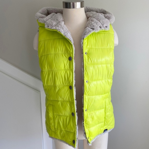 Be Boundless Reversible Hooded Vest in Neon Green and Gray Fur - Size M - Picture 1 of 8